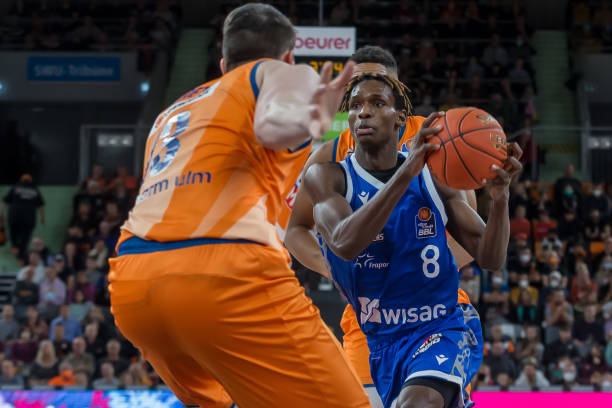 疑是一场战 疑是一场战